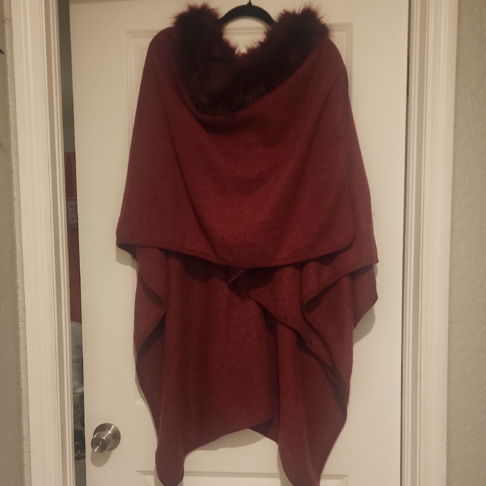 Studio Womans Poncho Rich Burgundy w/Faux Fur Trim, Relaxed Fit, Wrap Coat NWOT